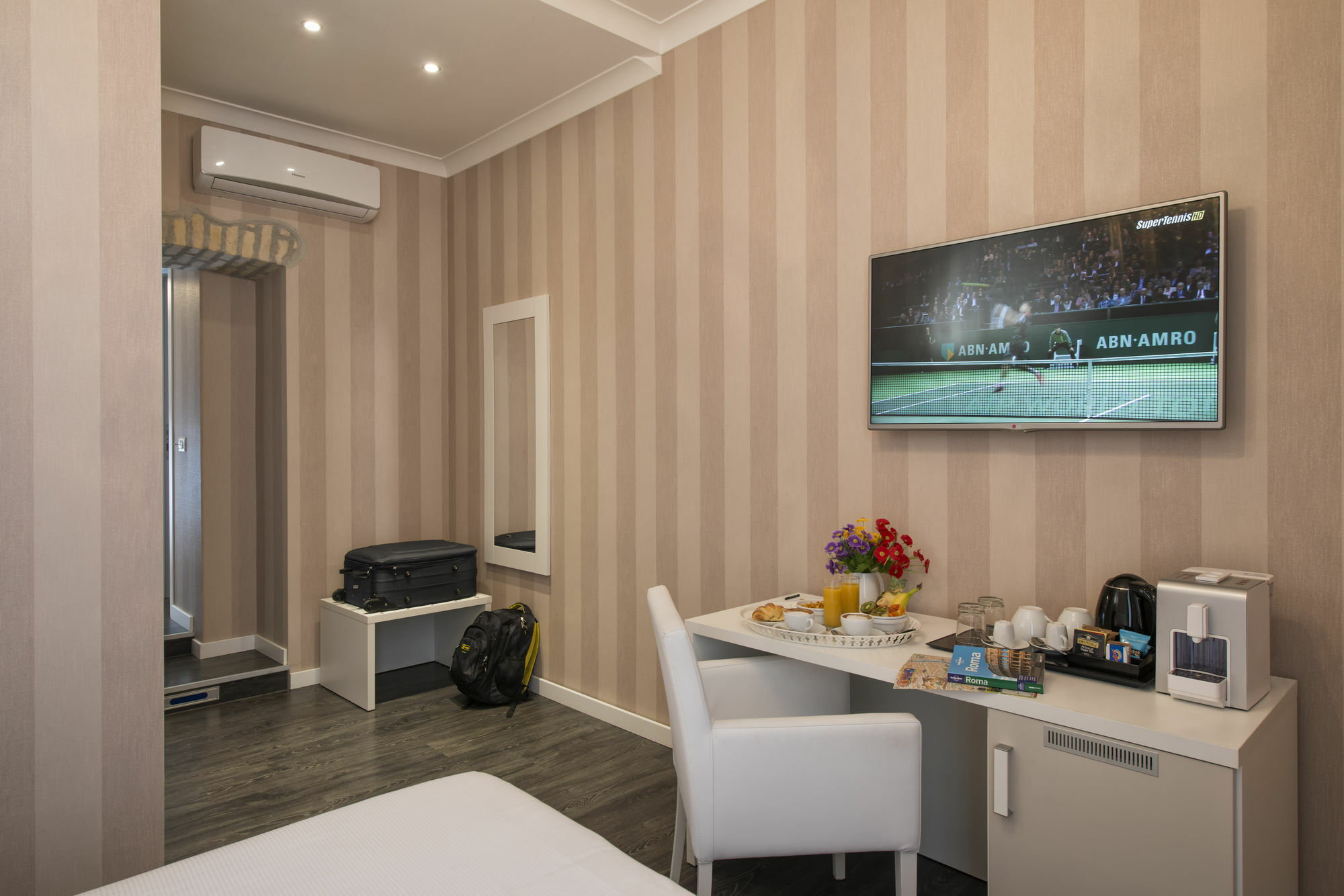 San Pietro Suites Рим Экстерьер фото